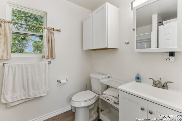 Listing photo id 20 for 119 Colton  