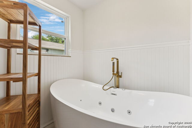 Listing photo id 6 for 119 Colton  