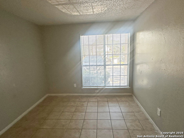 Image 11 of 25 For 7502 Oak Chase  7504