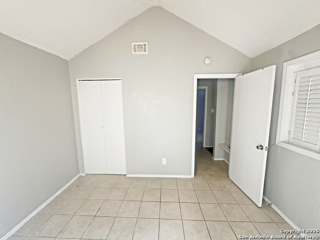 Image 18 of 25 For 7502 Oak Chase  7504