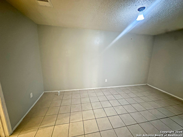Image 19 of 25 For 7502 Oak Chase  7504
