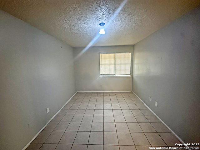 Image 20 of 25 For 7502 Oak Chase  7504