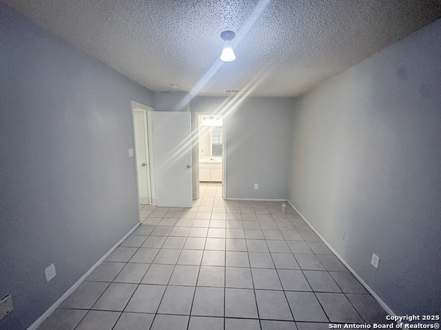 Image 21 of 25 For 7502 Oak Chase  7504