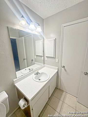 Image 22 of 25 For 7502 Oak Chase  7504