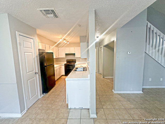 Image 8 of 25 For 7502 Oak Chase  7504