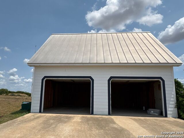 Image 16 of 21 For 1485 Country Ln