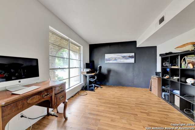 Image 17 of 24 For 13527 Beltway