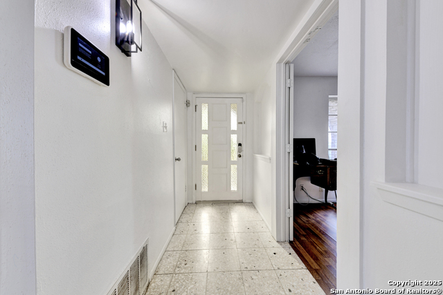 Image 5 of 24 For 13527 Beltway