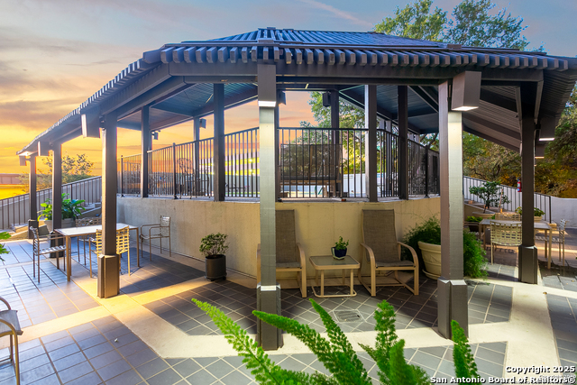 Image 13 of 42 For 7701 Wurzbach Rd 301