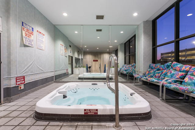 Image 15 of 42 For 7701 Wurzbach Rd 301