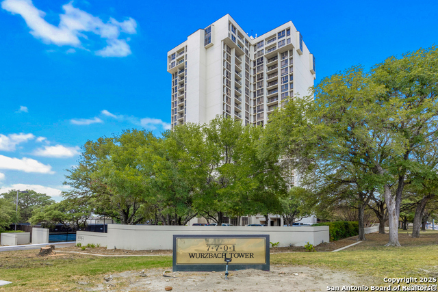 Image 2 of 42 For 7701 Wurzbach Rd 301