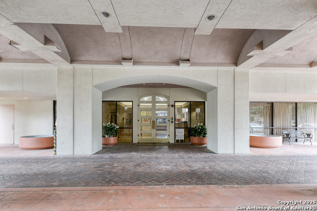 Image 3 of 42 For 7701 Wurzbach Rd 301