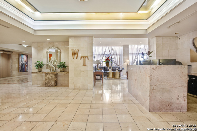 Image 5 of 42 For 7701 Wurzbach Rd 301