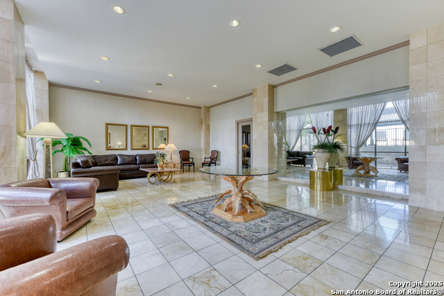 Image 7 of 42 For 7701 Wurzbach Rd 301