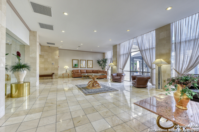 Image 8 of 42 For 7701 Wurzbach Rd 301