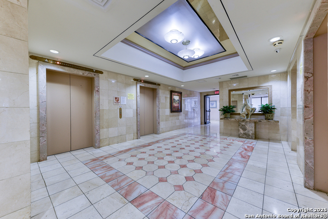 Image 9 of 42 For 7701 Wurzbach Rd 301