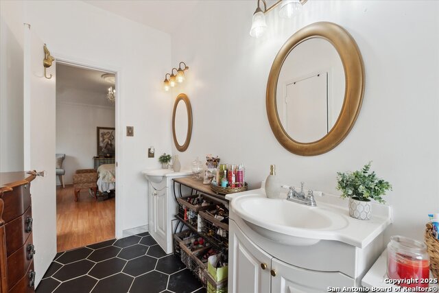 Listing photo id 26 for 2719 Johnson Grass