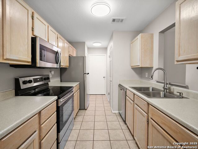 Image 11 of 37 For 6310 Club Oaks