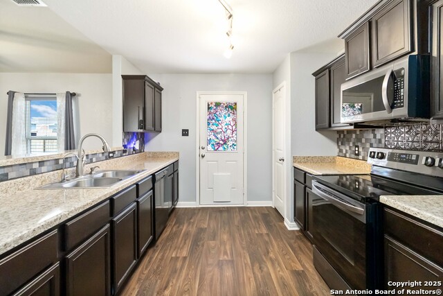 Image 4 of 14 For 6423 Woodcliff Bend