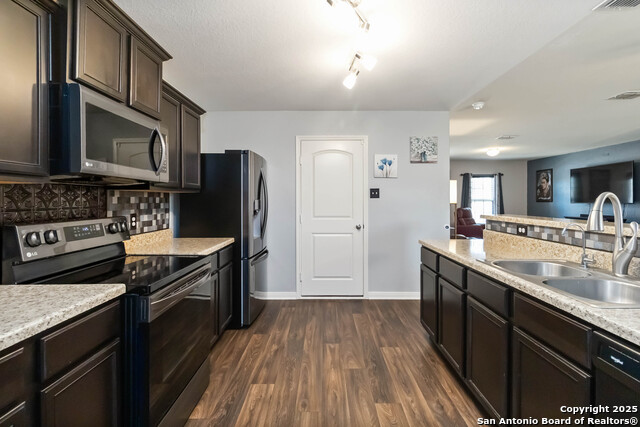Image 5 of 14 For 6423 Woodcliff Bend