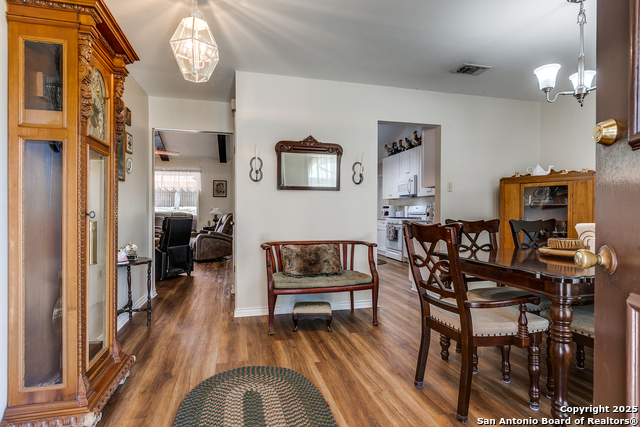 Image 14 of 25 For 5915 Seneca Dr