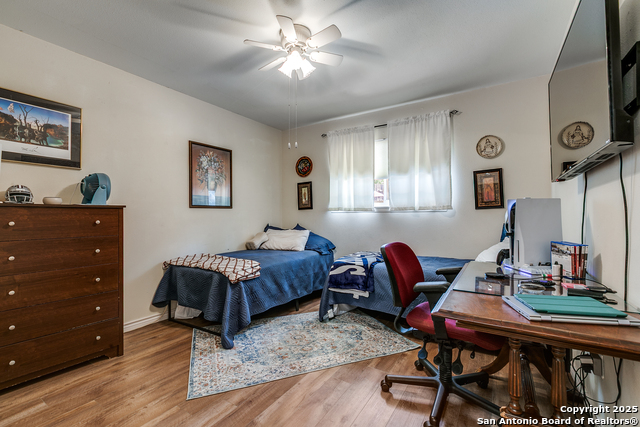 Image 18 of 25 For 5915 Seneca Dr