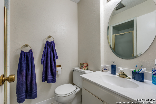 Image 19 of 25 For 5915 Seneca Dr