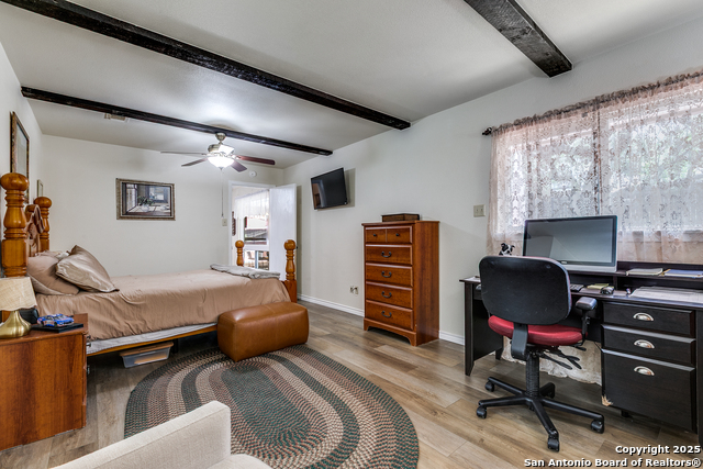 Image 21 of 25 For 5915 Seneca Dr
