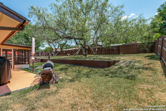 Image 25 of 25 For 5915 Seneca Dr