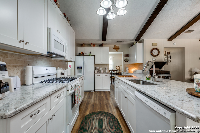 Image 7 of 25 For 5915 Seneca Dr