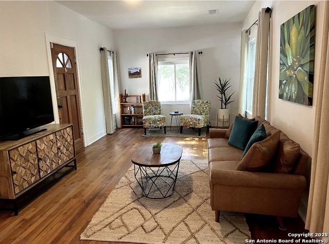 Image 2 of 10 For 609 W Lullwood Ave