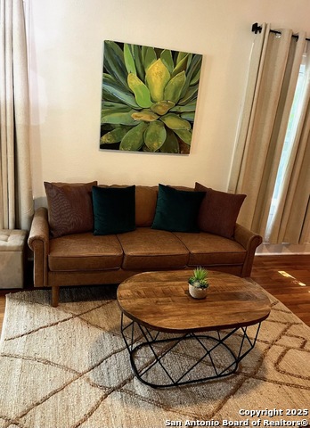 Image 4 of 10 For 609 W Lullwood Ave