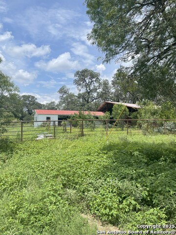 Listing photo id 3 for 19512 Tonkawa Pass