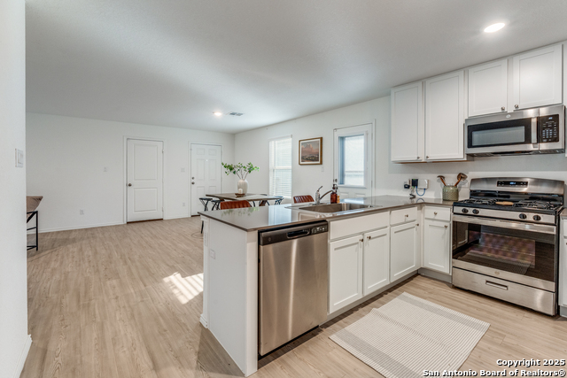 Listing photo id 8 for 12930 Deep Eddy