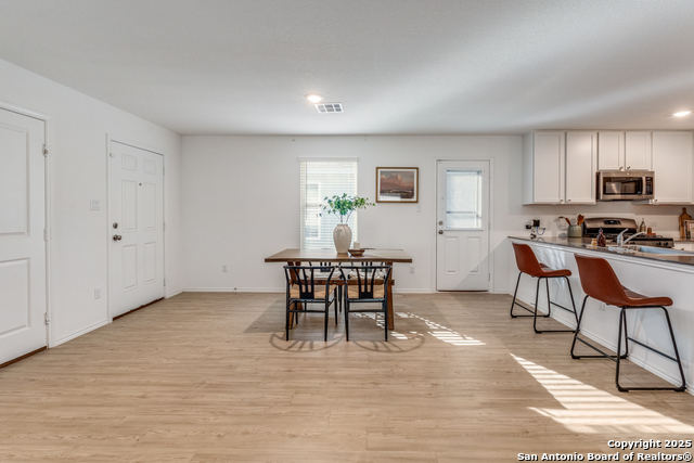 Listing photo id 9 for 12930 Deep Eddy
