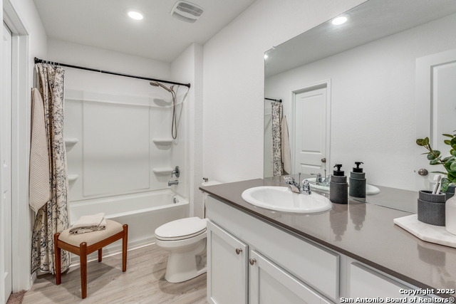 Listing photo id 13 for 12930 Deep Eddy