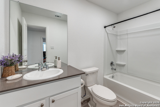 Listing photo id 17 for 12930 Deep Eddy
