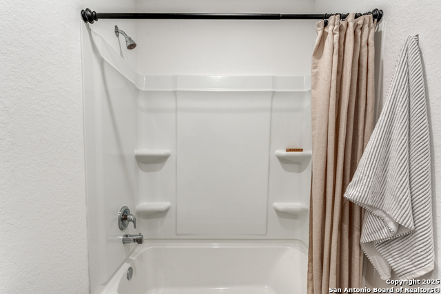Listing photo id 18 for 12930 Deep Eddy