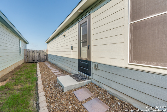 Listing photo id 20 for 12930 Deep Eddy