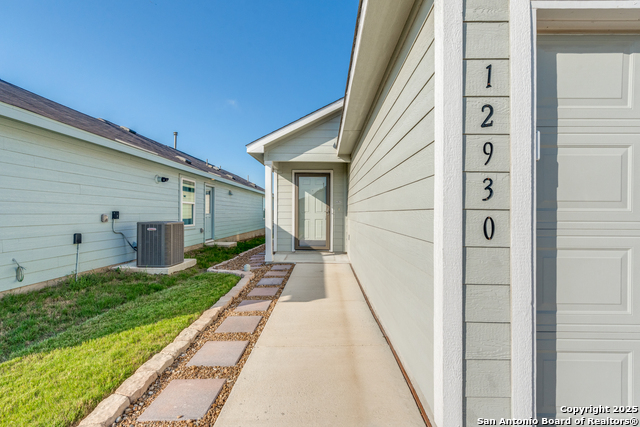 Listing photo id 2 for 12930 Deep Eddy