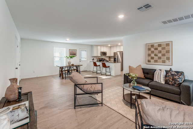 Listing photo id 5 for 12930 Deep Eddy