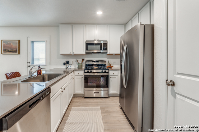 Listing photo id 7 for 12930 Deep Eddy