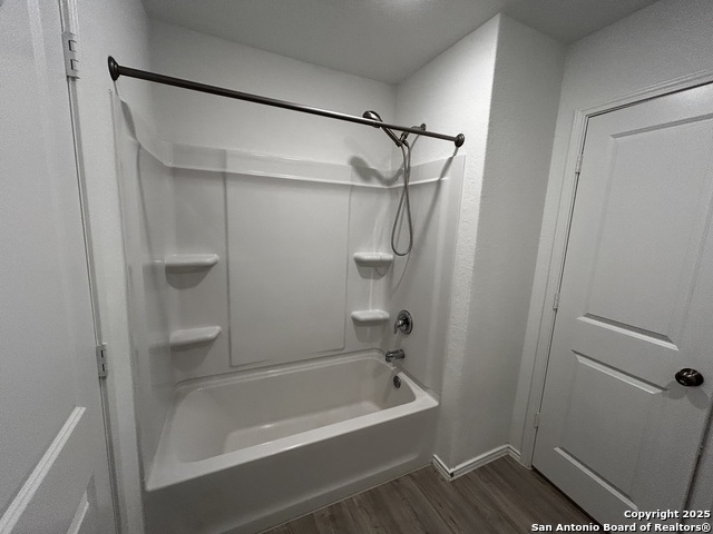 Listing photo id 11 for 8819 Astral