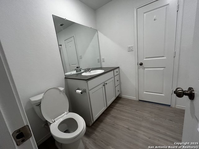 Listing photo id 12 for 8819 Astral