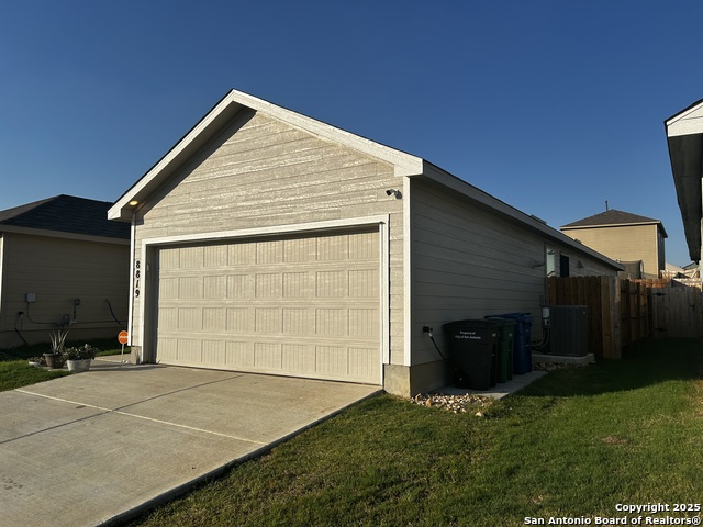 Listing photo id 0 for 8819 Astral