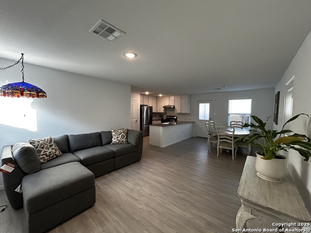 Listing photo id 1 for 8819 Astral