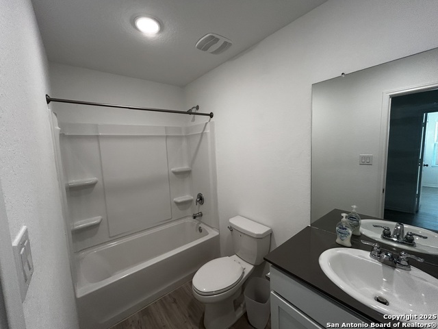 Listing photo id 7 for 8819 Astral