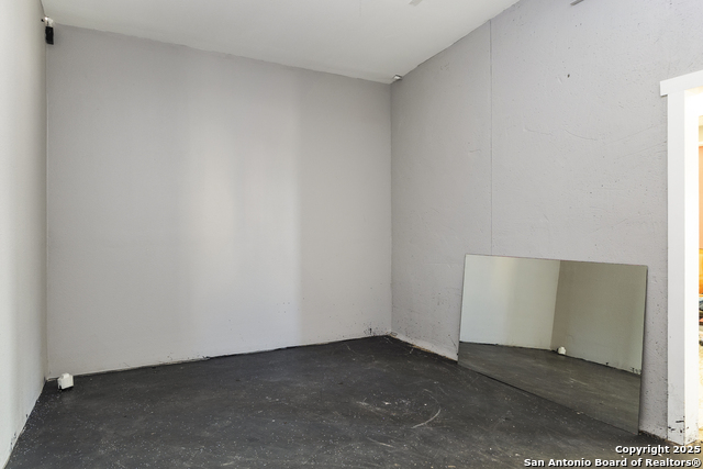 Listing photo id 9 for 1818 Zarzamora