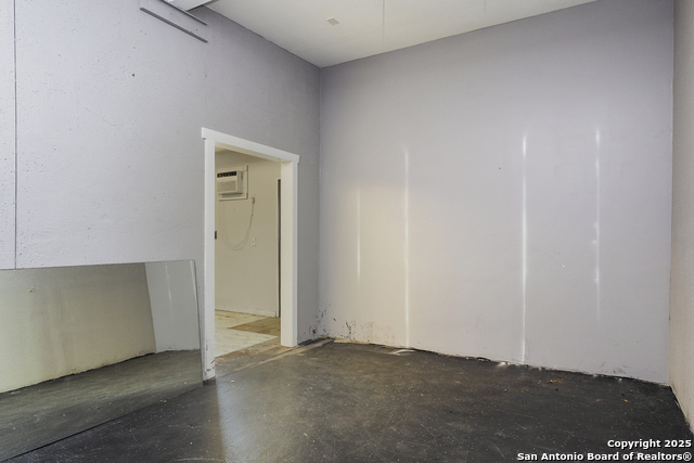 Listing photo id 10 for 1818 Zarzamora