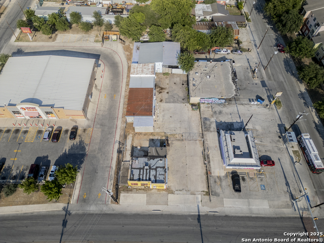Listing photo id 14 for 1818 Zarzamora